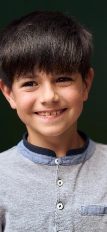 Noah V. ist ein männliches People Model mit braunen Augen und dunkelbraunen Haaren aus Bodensee