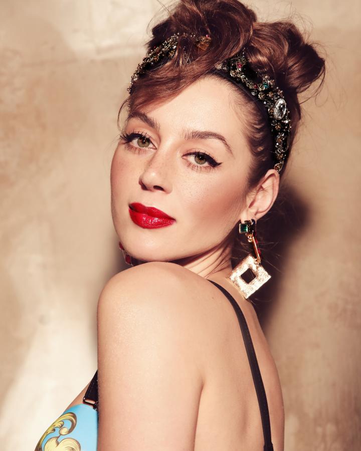 2. Bild von Elisa E. aus seiner Sedcard