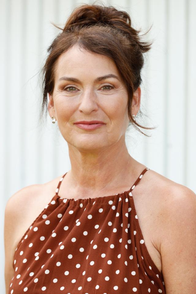 Pia B. ist ein weibliches Moderation Model mit grün-braunen Augen und braunen Haaren aus Frankfurt