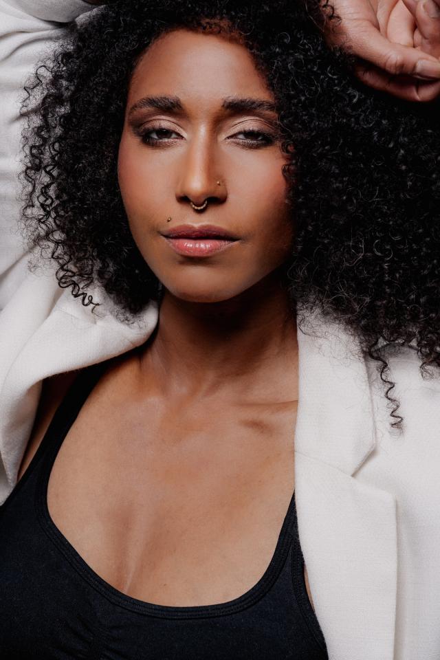 Melanie V. ist ein weibliches People of Color Model mit braunen Augen und rot-braunen Haaren aus Nürnberg